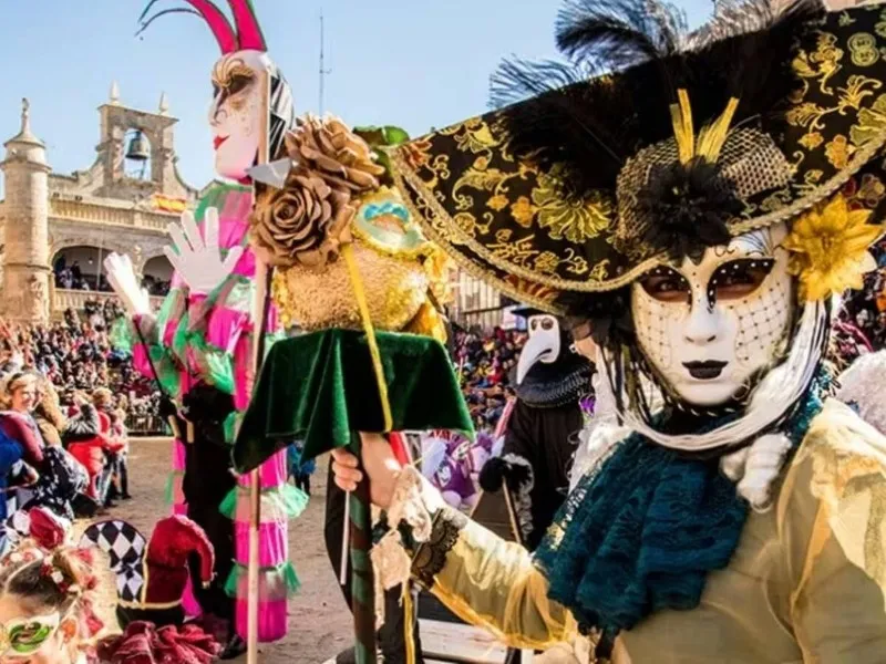 carnaval-antiguo-ciudad-rodrigo-plaza-mayor-arquitectura-madera-tradicion|Foto: El Confidencial